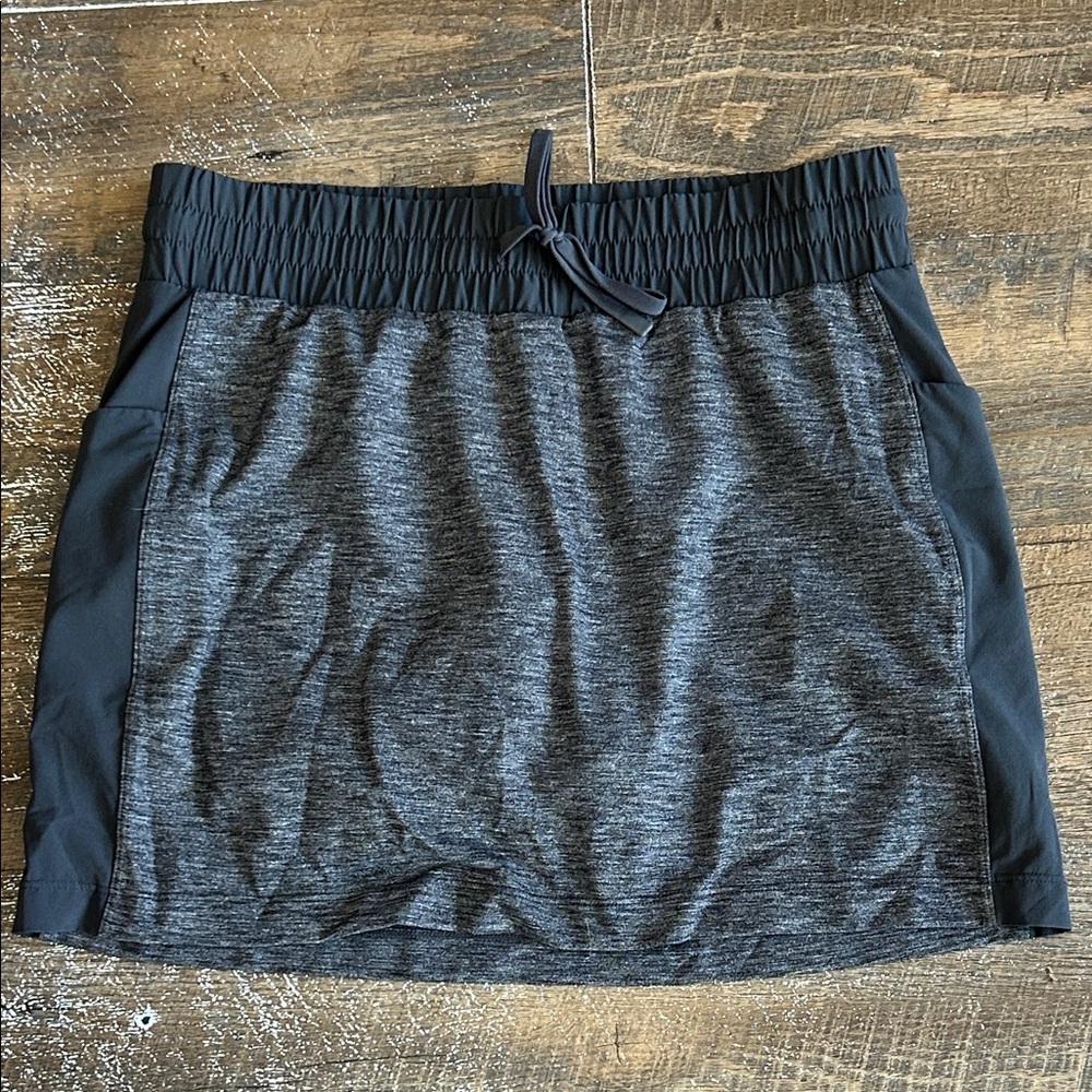 Athleta Charcoal and Black Performance Skort Size Small Golf Pickleball